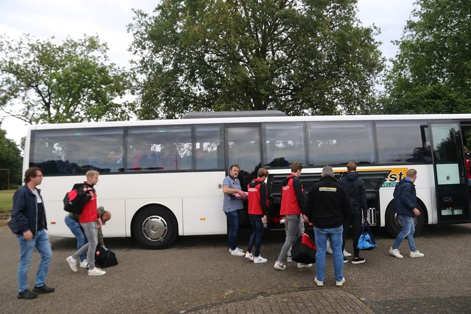 Ga mee met de bus naar SV Basteom – v.v. Reünie